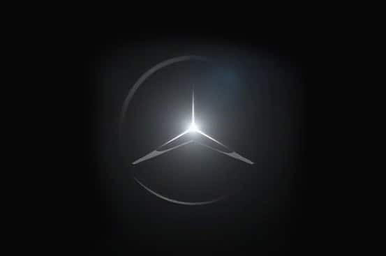 Leuchtendes Mercedes Symbol in einem dunklen Hintergrund.