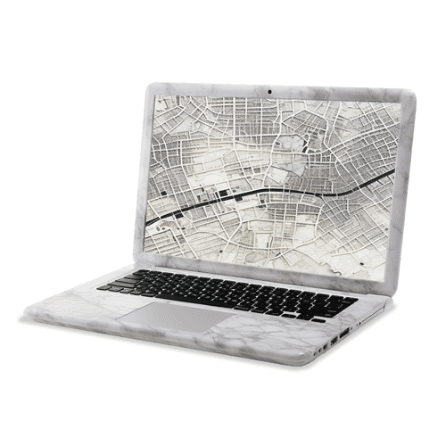 marmorierter Laptop mit Stadtplan auf Bildschirm